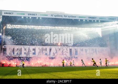 Copenhague, Danemark. 06Th Nov, 2019. FC Copenhague fans avec un tifo géant au 3F Superliga match entre FC Copenhague et Brøndby IF au Parken Telia. (Photo crédit : Gonzales Photo/Alamy Live News Banque D'Images