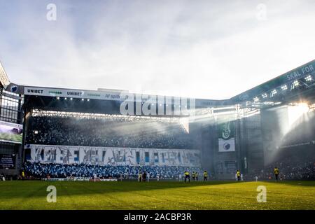 Copenhague, Danemark. 06Th Nov, 2019. FC Copenhague fans avec un tifo géant au 3F Superliga match entre FC Copenhague et Brøndby IF au Parken Telia. (Photo crédit : Gonzales Photo/Alamy Live News Banque D'Images