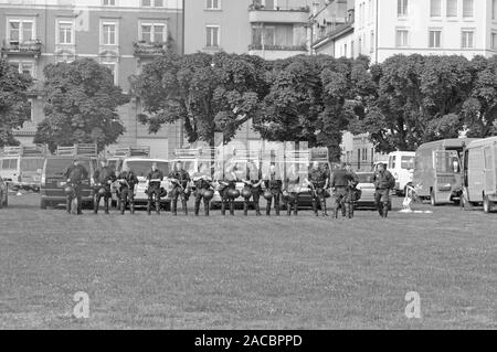 Stäfa : La police se prépare pour la fête du travail le 1er mai au siège social à Kaserne Banque D'Images