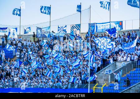 SAINT-PÉTERSBOURG, RUSSIE - 1 août : Fans de Football Club Zenit lors du match de championnat de Russie le 1er août 2015 à Saint-Pétersbourg, Russie Banque D'Images