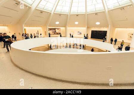 Musée Guggenheim, Cinquième Avenue, Manhattan, New York City, États-Unis d'Amérique. Banque D'Images