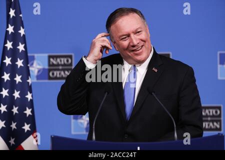 (191202) -- BEIJING, 2 décembre 2019 (Xinhua) -- La secrétaire d'État des États-Unis, Mike Pompeo réagit à une conférence de presse après la réunion du Conseil de l'Atlantique Nord au niveau des ministres des affaires étrangères au siège de l'OTAN à Bruxelles, Belgique, le 20 novembre 2019. (Xinhua/Zheng Huansong) Banque D'Images