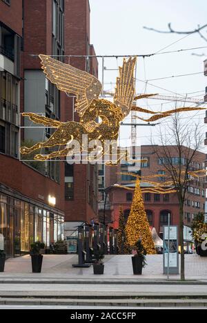 26 novembre 2019, Hambourg : vue sur un cheval ailé dans une rue commerçante décoré Noël à la frontière de la Speicherstadt historique de Hambourg. Photo : Stephan Schulz/dpa-Zentralbild/ZB Banque D'Images
