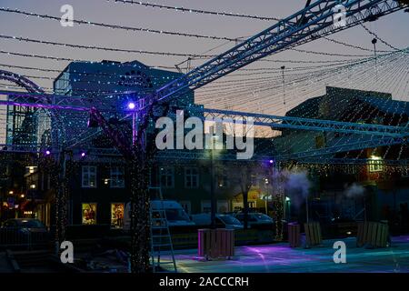 Décorations de Noël dans le crépuscule de matin à Reykjavík Islande Banque D'Images