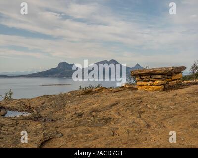 Vue depuis le sentier de l'Keiservarden. Keiservarden est un plateau sur la montagne haut de Veten Hill près de Bodø, Nordland, dans le nord de la Norvège. La Vaagovand Banque D'Images