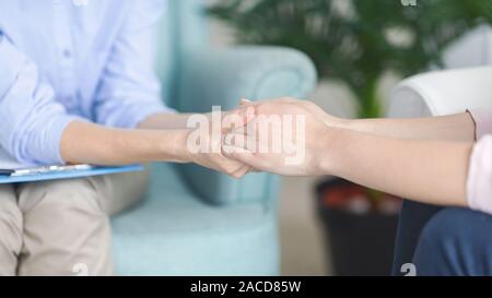 À son patient consolant psychothérapeute clinique privée Banque D'Images