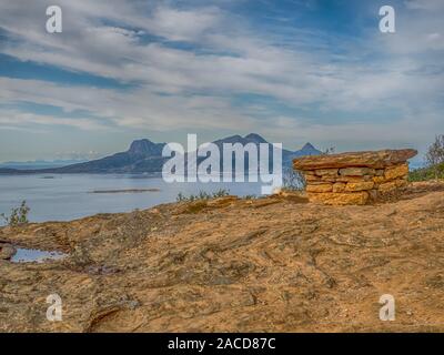 Vue depuis le sentier de l'Keiservarden. Keiservarden est un plateau sur la montagne haut de Veten Hill près de Bodø, Nordland, dans le nord de la Norvège. La Vaagovand Banque D'Images