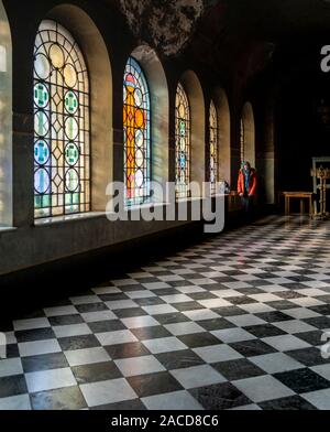 Vitraux et glorieux en marbre à l'intérieur de Saint Aleksandar Nevski Cathedral, Sofia, Bulgarie Banque D'Images