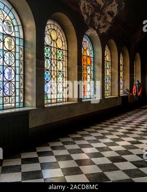 Vitraux et glorieux en marbre à l'intérieur de Saint Aleksandar Nevski Cathedral, Sofia, Bulgarie Banque D'Images