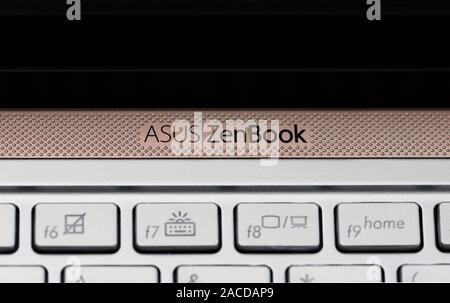 Tout nouveau Asus ZenBook ordinateur portable. Banque D'Images