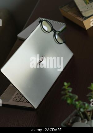 Tout nouveau Asus ZenBook ordinateur portable. Banque D'Images