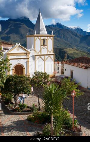 Église de Los Nevados village de cordillère des Andes de l'état de Mérida au Venezuela. Los Nevados, est une ville fondée en 1591, située dans la Sierra Nevada Nation Banque D'Images