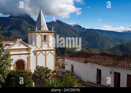 Église de Los Nevados village de cordillère des Andes de l'état de Mérida au Venezuela. Los Nevados, est une ville fondée en 1591, située dans la Sierra Nevada Nation Banque D'Images