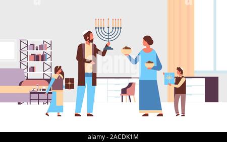 Le holding de la famille juifs menorah et boîtes cadeaux enfants parents juifs en vêtements traditionnels se tenant ensemble happy hanukkah judaïsme fêtes religieuses concept living room interior illustration vecteur pleine longueur Illustration de Vecteur