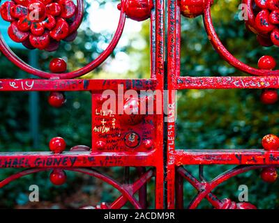 Le Champ de Fraises Gates rendu célèbre par la chanson des Beatles Strawberry Fields Forever, sorti en 1967 Banque D'Images