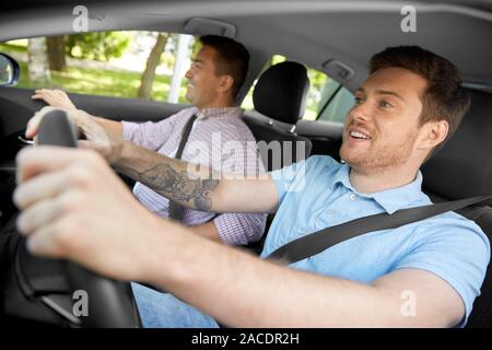 Moniteur auto école voiture et conducteur Banque D'Images