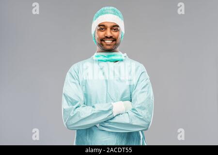 Indien médecin ou chirurgien en vêtements de protection Banque D'Images