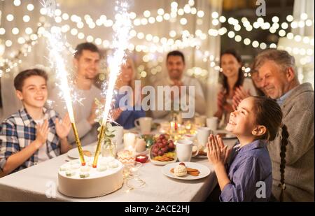 Happy Family dinner party at home Banque D'Images