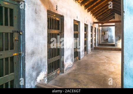 NIS, Serbie - 9 août 2019 : Cellules de prison en camp de concentration de la Croix-Rouge, camp de transit de la Seconde Guerre mondiale par les Nazis. Banque D'Images