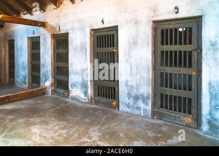 NIS, Serbie - 9 août 2019 : Cellules de prison en camp de concentration de la Croix-Rouge, camp de transit de la Seconde Guerre mondiale par les Nazis. Banque D'Images