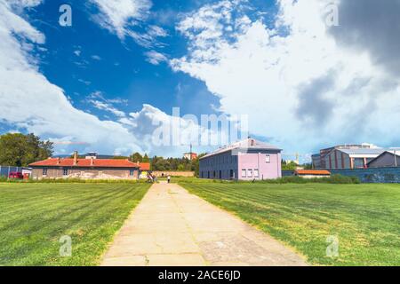 NIS, Serbie - 9 août 2019 : Cellules de prison en camp de concentration de la Croix-Rouge, camp de transit de la Seconde Guerre mondiale par les Nazis. Banque D'Images