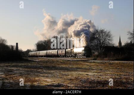 34092 départ de Ramsbottom avec la première spéciale Santa de l'année à l'Orient. Fer Lancs Banque D'Images