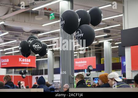 Helsinki, Finlande - le 30 novembre 2019 : à la réalisation 24 de Verkkokauppa store. Les clients peuvent obtenir leurs biens achetés à Bla Banque D'Images