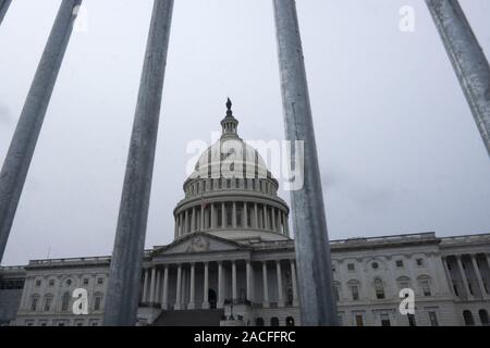 Washington, District de Columbia, Etats-Unis. 2 Décembre, 2019. Le United States Capitol se trouve à Washington, DC, États-Unis, le lundi, Décembre 2, 2019. Credit : Stefani Reynolds/CNP/ZUMA/Alamy Fil Live News Banque D'Images