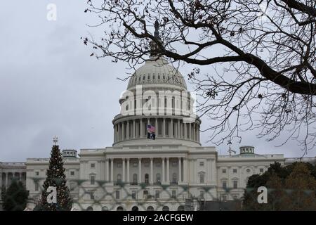 Washington, District de Columbia, Etats-Unis. 2 Décembre, 2019. Le United States Capitol se trouve à Washington, DC, États-Unis, le lundi, Décembre 2, 2019. Credit : Stefani Reynolds/CNP/ZUMA/Alamy Fil Live News Banque D'Images