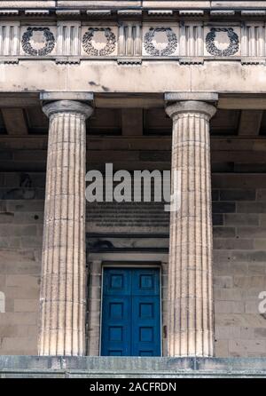 Old Royal High School à l'abandon en bâtiment de style néo-grec, avec colonnes et portico Regent Road, Edinburgh, Scotland, UK Banque D'Images