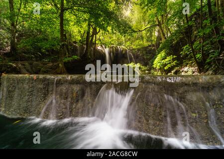 Mata Jitu, cascade de l'île de Moyo, Nusa Teggara, Indonésie Banque D'Images