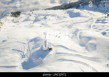 Vue aérienne d'un ascenseur de ski dans les montagnes, Gastein, Salzbourg, Autriche Banque D'Images