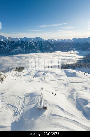 Vue aérienne d'un ascenseur de ski dans les montagnes, Gastein, Salzbourg, Autriche Banque D'Images