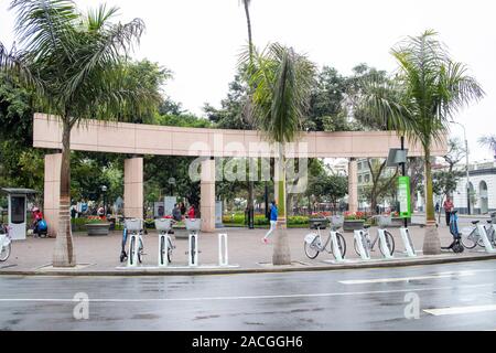 LIMA, PÉROU - 08 SEP 2019 : d'autres moyens de transport pour les habitants de la ville de Lima au Pérou Banque D'Images