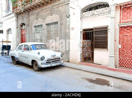 Beige Antique chev voiture à La Havane, Cuba Banque D'Images