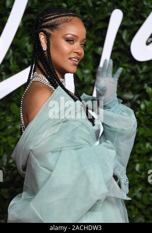 Londres, Royaume-Uni. 09Th Nov, 2019. La chanteuse barbadienne Rihanna assiste à la Fashion Awards au Royal Albert Hall de Londres le 2 décembre 2019. Photo par Rune Hellestad/UPI UPI : Crédit/Alamy Live News Banque D'Images