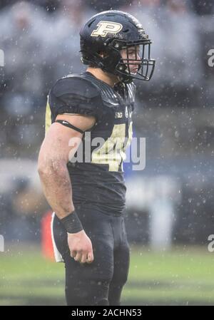 30 novembre 2019 : running back Purdue Zander Horvath (40) au cours de NCAA football action de jeu entre l'Indiana Hoosiers et le Purdue Boilermakers au stade Ross-Ade à West Lafayette, Indiana. Purdue 44-41 Indiana défait en chambre double des heures supplémentaires. John Mersits/CSM. Banque D'Images