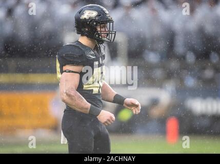 30 novembre 2019 : running back Purdue Zander Horvath (40) au cours de NCAA football action de jeu entre l'Indiana Hoosiers et le Purdue Boilermakers au stade Ross-Ade à West Lafayette, Indiana. Purdue 44-41 Indiana défait en chambre double des heures supplémentaires. John Mersits/CSM. Banque D'Images