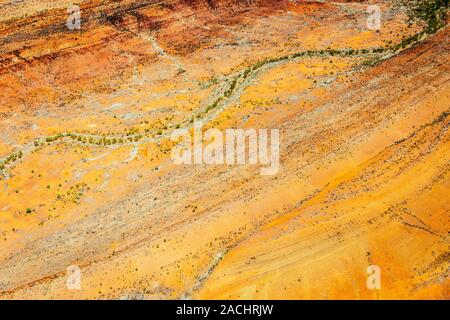 Vue aérienne de Kings Canyon et ses environs George Gill gammes dans le Territoire du Nord à distance au sein de l'Australie centrale. Banque D'Images