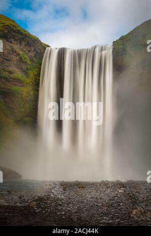 Objectif Fish-eye et chute d'eau Seljalandsfoss en été, Islande Banque D'Images