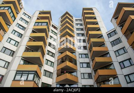 Hanovre, Allemagne. 09Th Nov, 2019. Appartements dans une maison à plusieurs étages. Il y a trois ans, le louer également de frein est entrée en vigueur dans les villes et municipalités en Basse-Saxe. Credit : Lucas Bäuml/dpa/Alamy Live News Banque D'Images