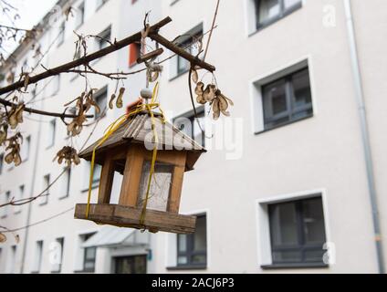 Hanovre, Allemagne. 09Th Nov, 2019. En face d'une maison est une maison d'oiseau. Il y a trois ans, le louer également de frein est entrée en vigueur dans les villes et municipalités en Basse-Saxe. Credit : Lucas Bäuml/dpa/Alamy Live News Banque D'Images