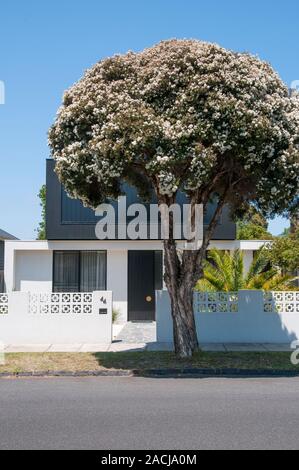 Nouvelle maison moderne de manière frappante dans une banlieue sud de Melbourne, Australie Banque D'Images