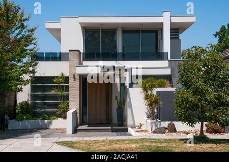 Nouvelle maison moderne de manière frappante dans une banlieue sud de Melbourne, Australie Banque D'Images