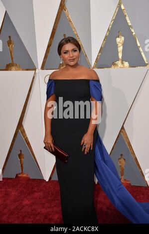 LOS ANGELES, CA - 28 février 2016 : Mindy Kaling lors de la 88e Academy Awards au Kodak Theater, Hollywood. © 2016 Paul Smith / Featureflash Banque D'Images