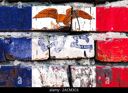 Grunge de l'Iowa, endommagé, scratch, old style united states flag sur mur de brique. Banque D'Images