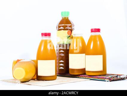 Jamu ou verre traditionnel de la santé de l'indonésien en bouteille photographie du produit Banque D'Images