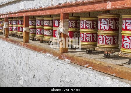 Roues de prière tibétain au Ladakh, Inde Banque D'Images