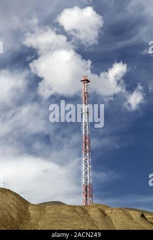 Mât d'antenne dans les montagnes du Ladakh, Inde Banque D'Images