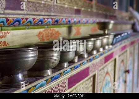 Lampe à huile dans un monastère du Ladakh, Inde Banque D'Images